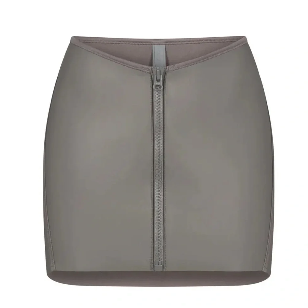 SKIMS ❤️‍🔥 GREY RUBBERIZED SWIM SKIRT NWT SIZE MEDIUM